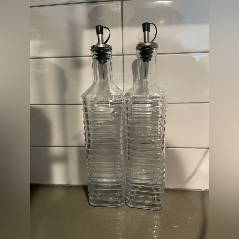Tahari Home- 2 piece oil & vinegar dispenser set